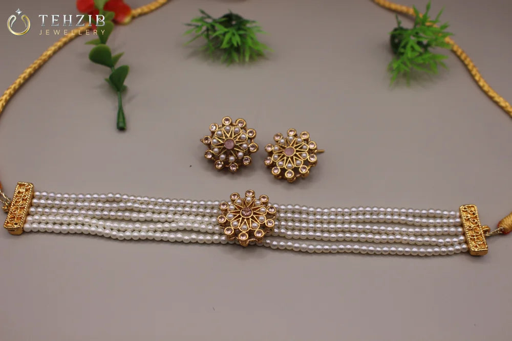 Lite Kanwal Chokhar Set with Studs