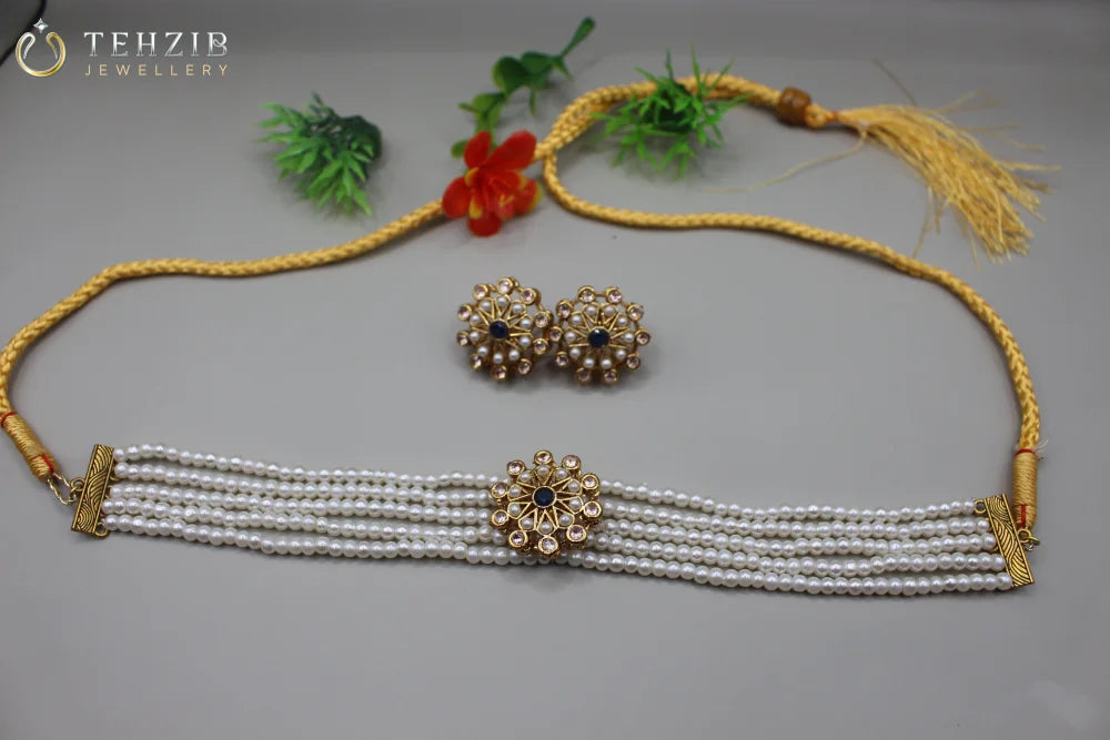 Lite Kanwal Chokhar Set with Studs