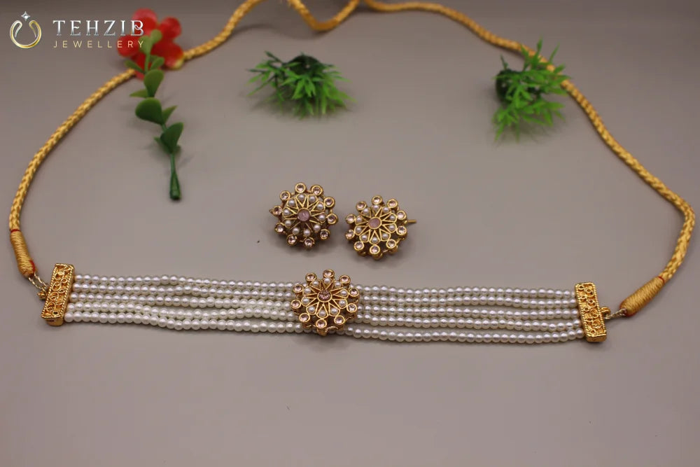 Lite Kanwal Chokhar Set with Studs