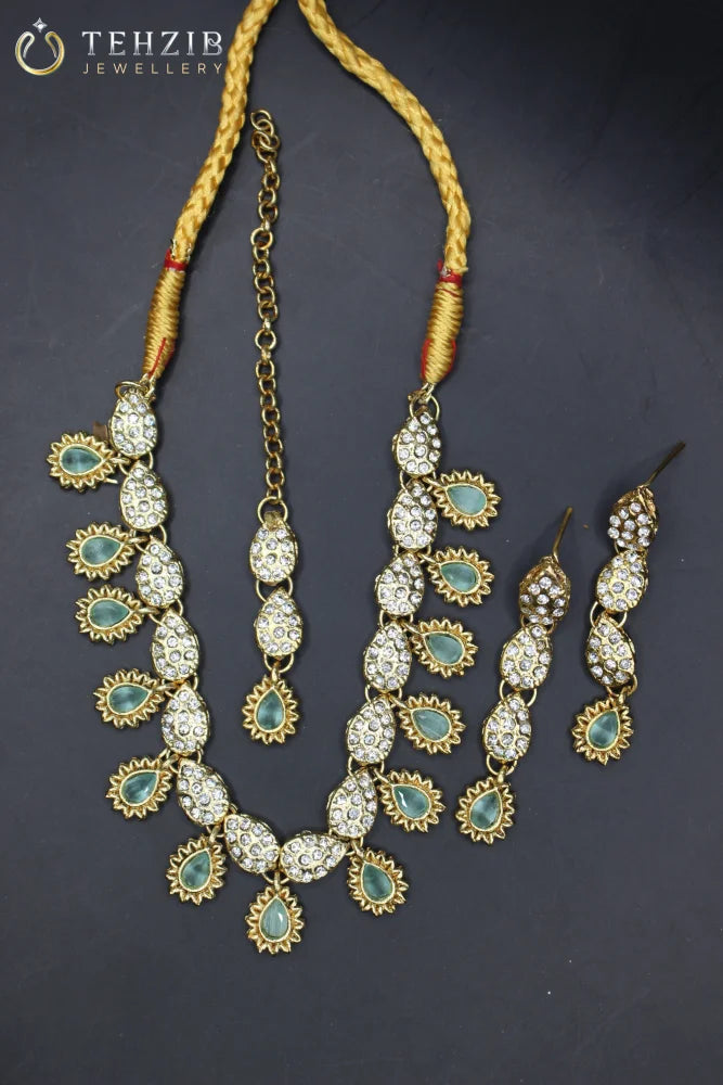 Zircon Flora Elegant Necklace Set