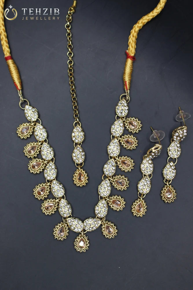 Zircon Flora Elegant Necklace Set