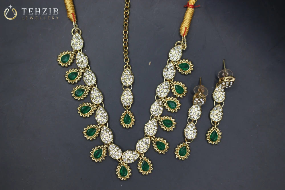 Zircon Flora Elegant Necklace Set