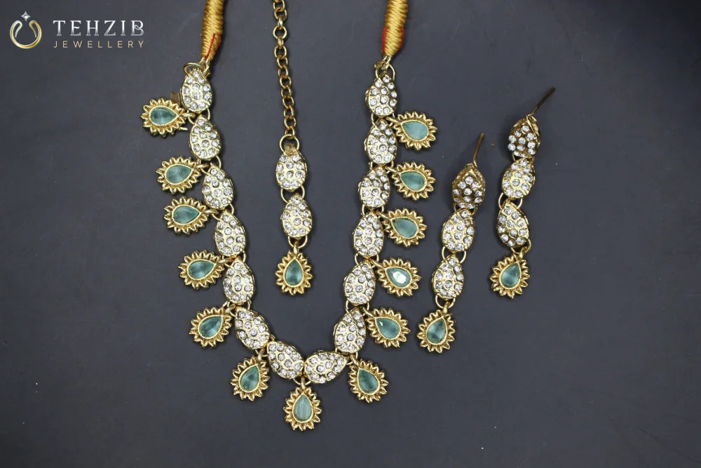 Zircon Flora Elegant Necklace Set