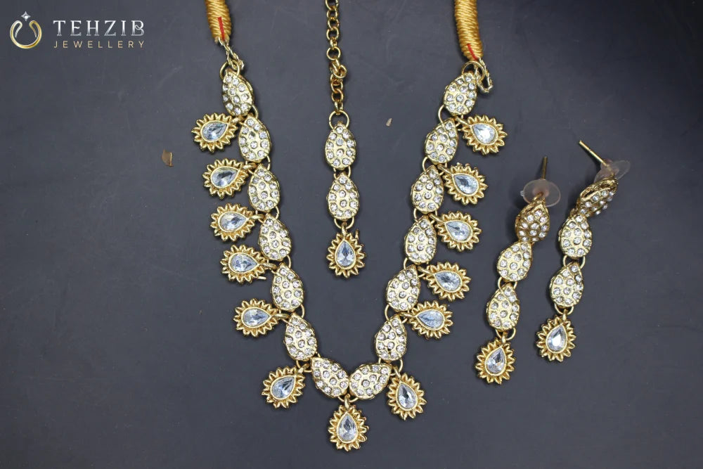 Zircon Flora Elegant Necklace Set