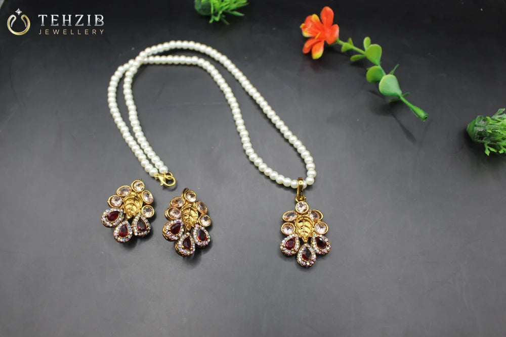 Stuning Husn-e-Nageen Zircon Pendant with Earrings
