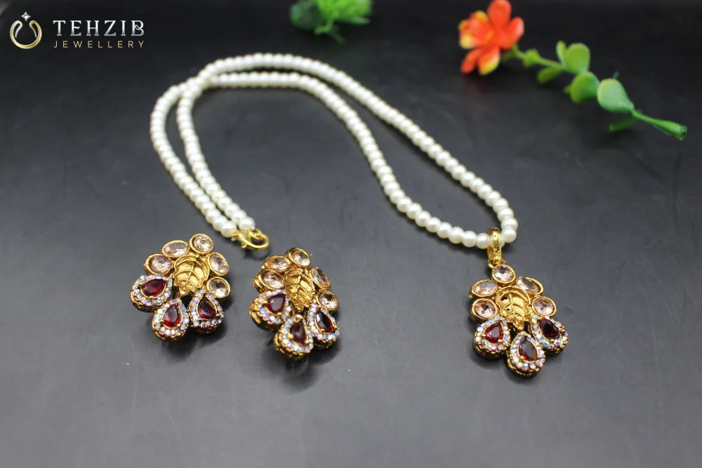 Stuning Husn-e-Nageen Zircon Pendant with Earrings