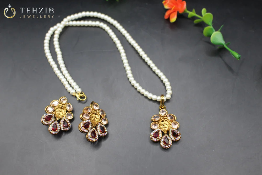 Stuning Husn-e-Nageen Zircon Pendant with Earrings