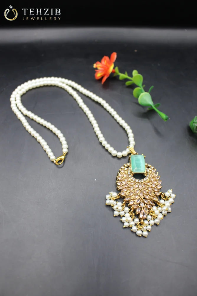 Stunning Noor-e-Nageena Pendant