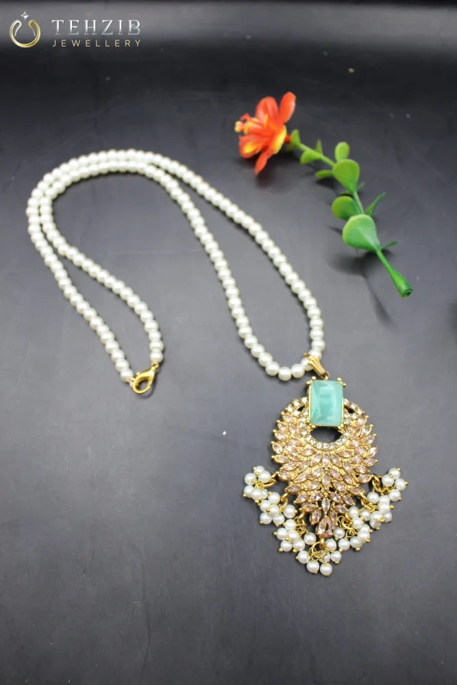 Stunning Noor-e-Nageena Pendant