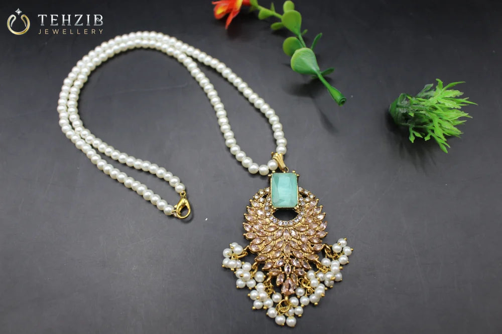 Stunning Noor-e-Nageena Pendant