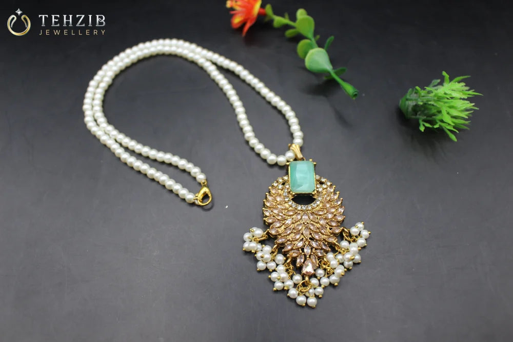 Stunning Noor-e-Nageena Pendant