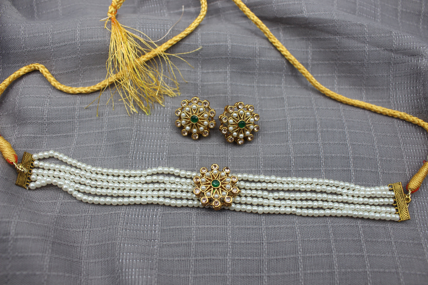 Lite Kanwal Chokhar Set with Studs