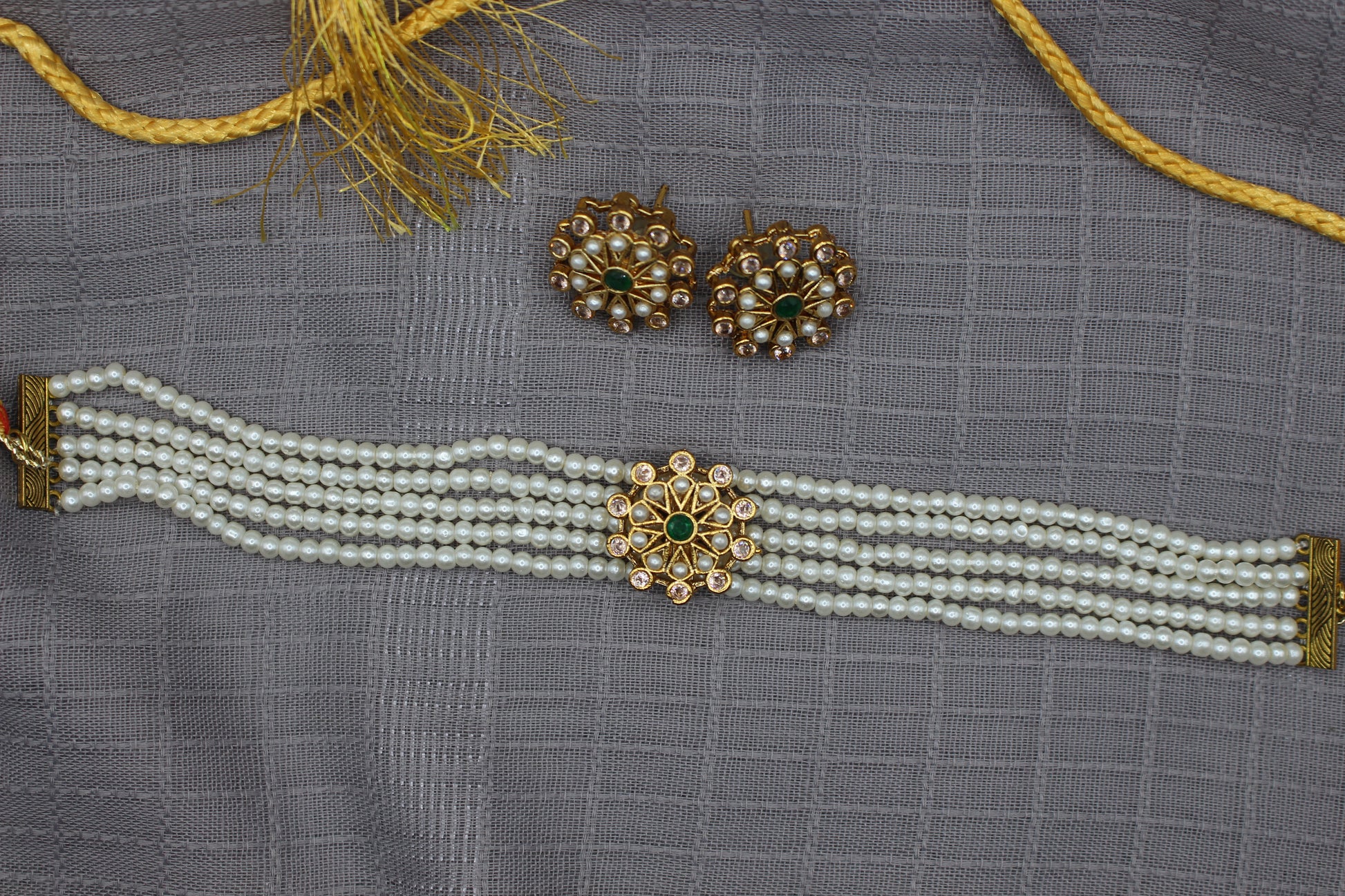 Lite Kanwal Chokhar Set with Studs