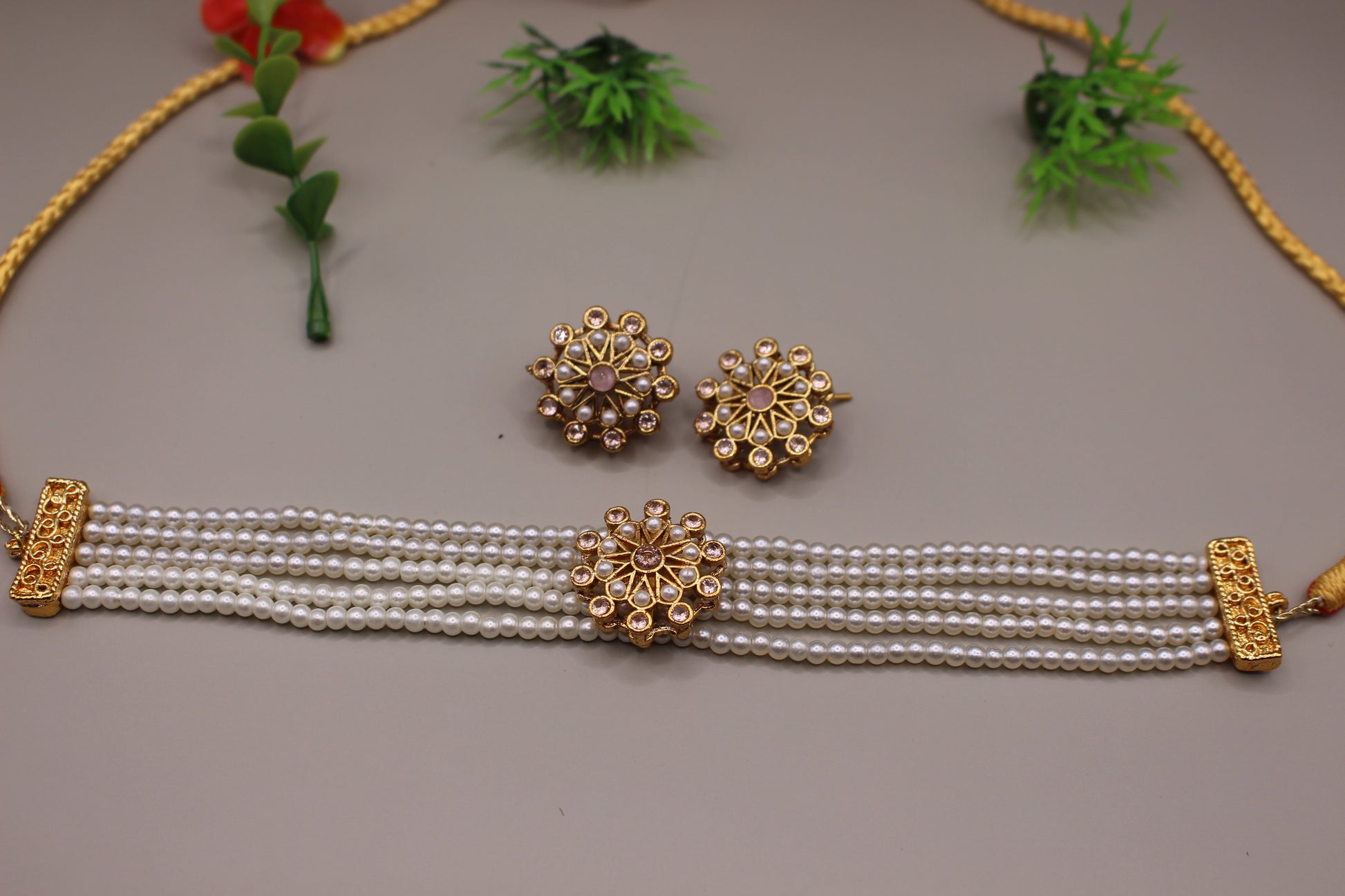 Lite Kanwal Chokhar Set with Studs