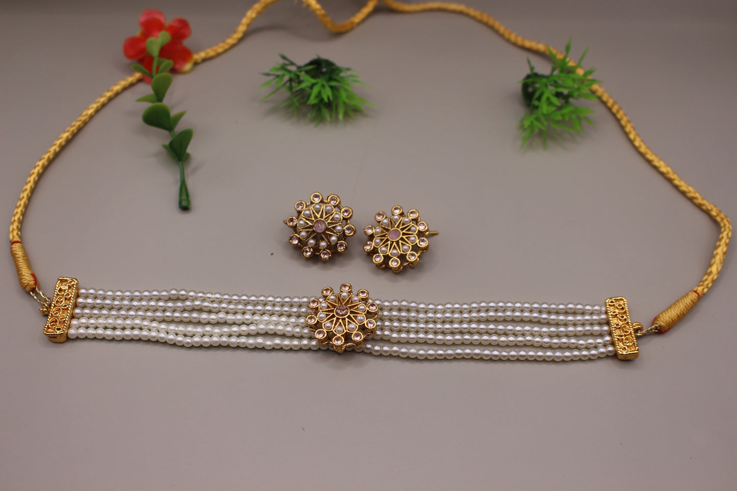 Lite Kanwal Chokhar Set with Studs