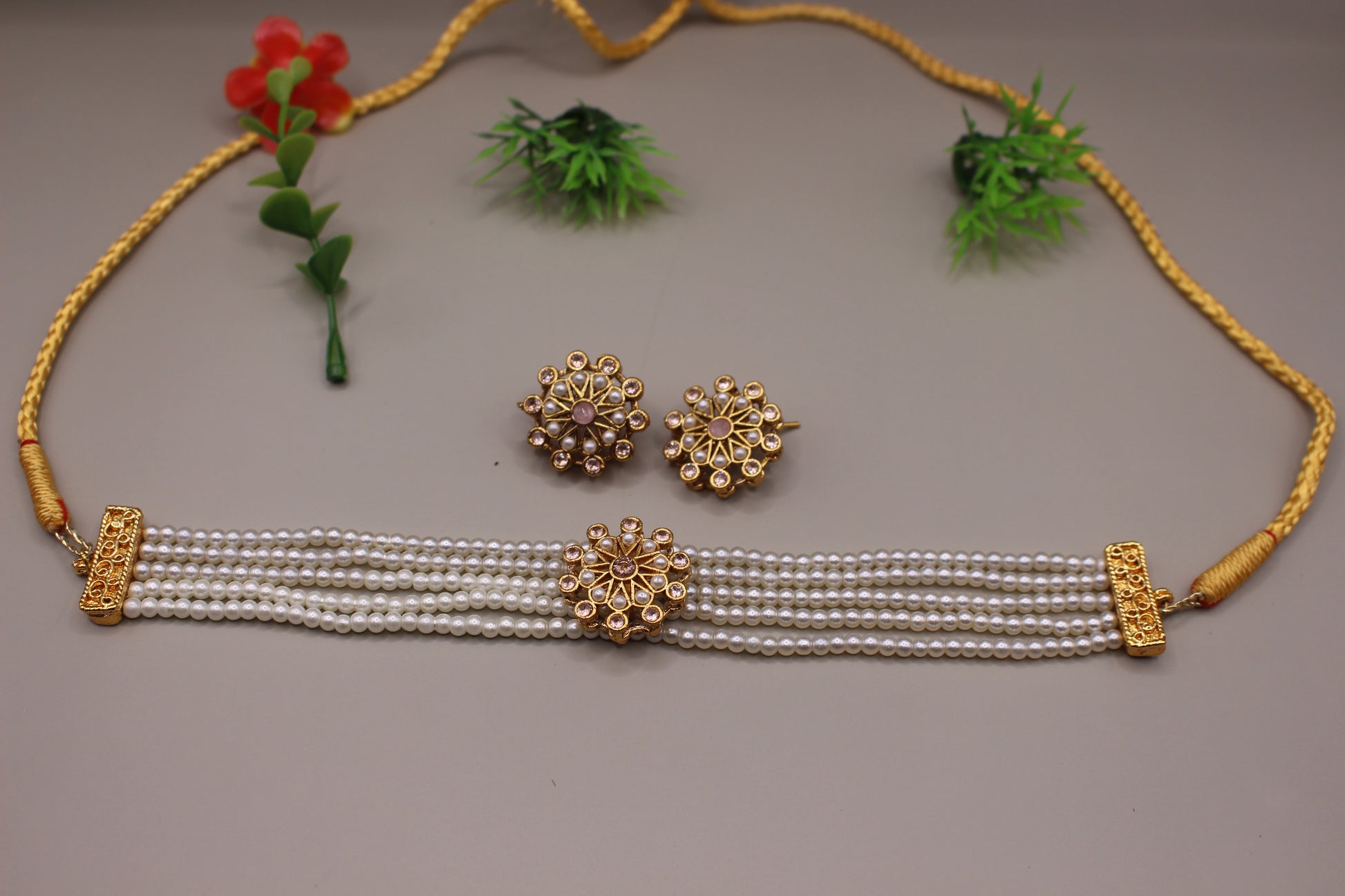 Lite Kanwal Chokhar Set with Studs