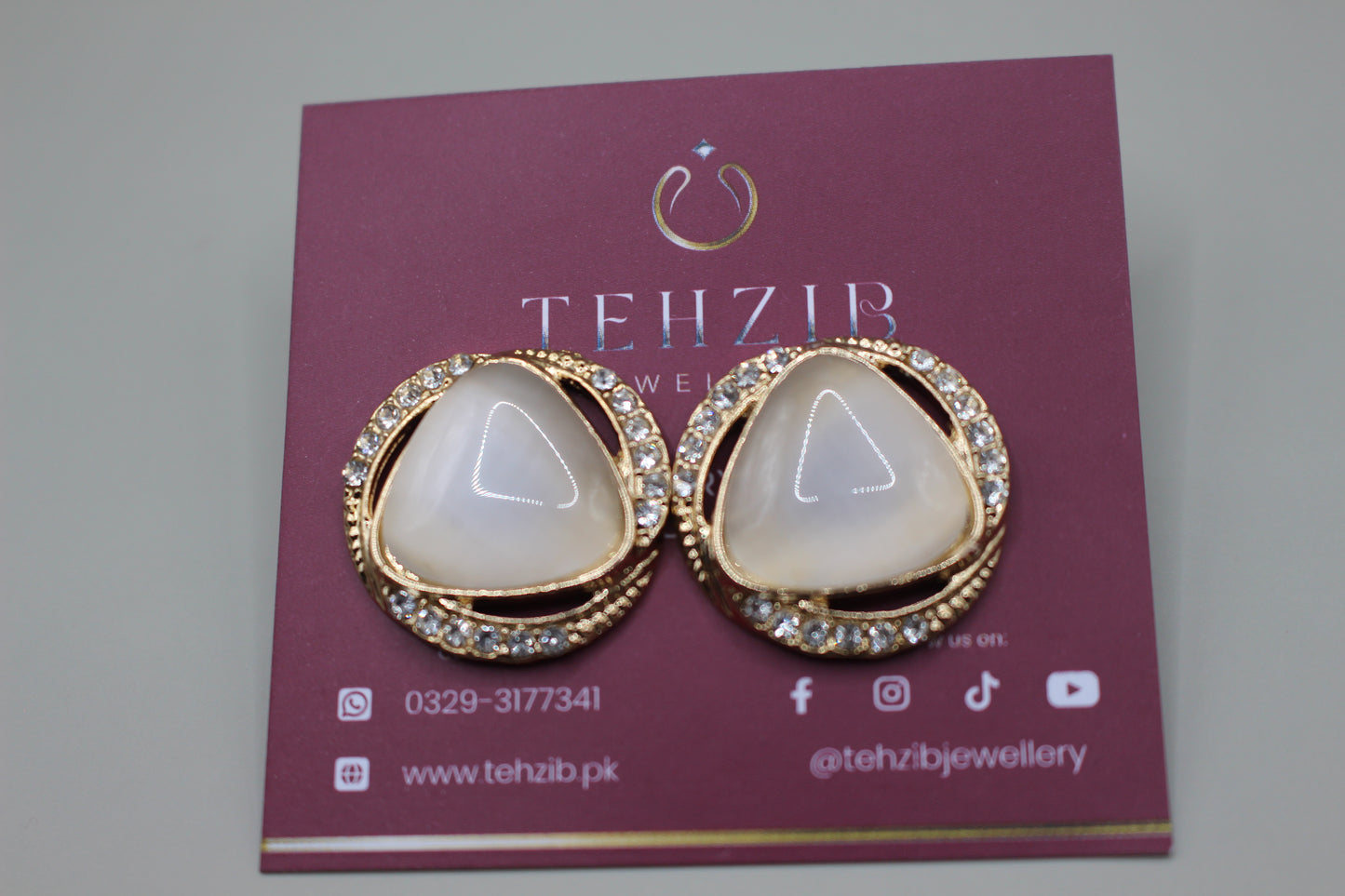 Elegant Uni Stone Stud Earrings 