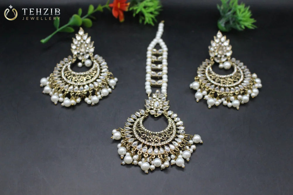 Stunning Noor-e-Kundan Tika with Earrings 