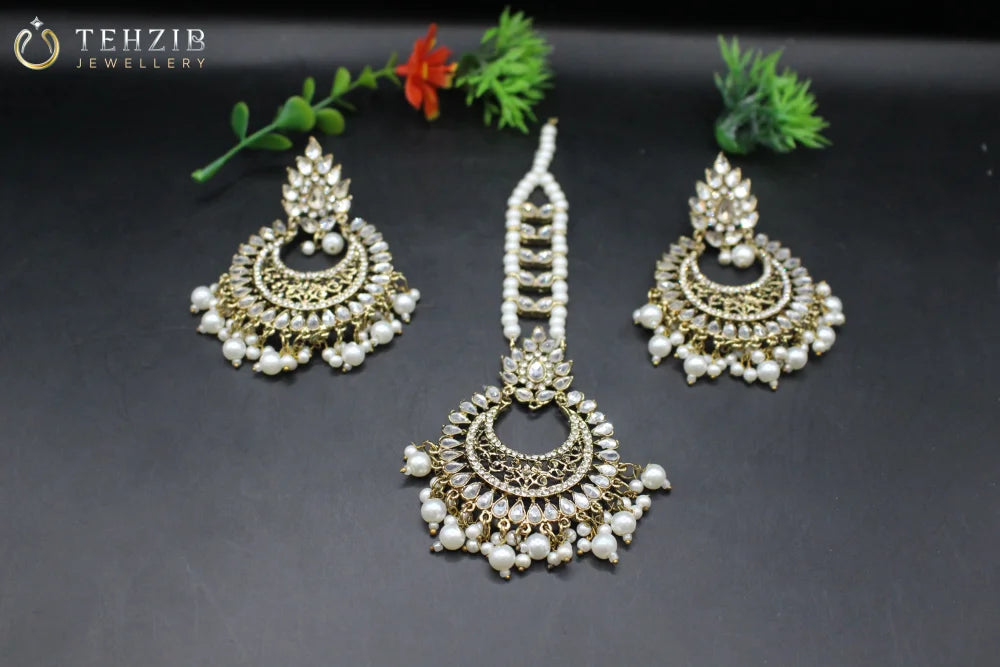 Stunning Noor-e-Kundan Tika with Earrings 